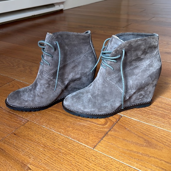 Trask Women’s Lia Suede Lace Up Wedge Ankle Booties - Picture 2 of 9